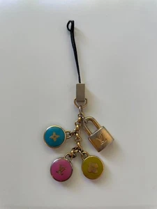 Louis Vuitton Bracelet Téléphone Portable Bijou Téléphone Pastille Multicolore Occasion Japon - Photo 1 sur 4