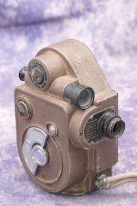 Revere Model 88 Double 8mm Movie Camera w/ 12.5mm f3.5 Lens - Picture 1 of 7