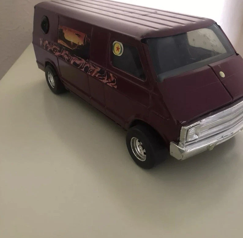 ERTL Diecast Borgoña Dodge Tradesman Van Años 70 De Colección Coleccionistas Foto 1 de 3