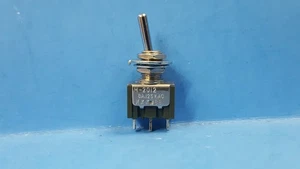 (2 piezas) Interruptores de palanca, M2012SS1W01, NKK, SPDT, ON-NONE-ON, 125V-6A - Imagen 1 de 3