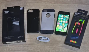 Unlocked iPhone 5 Black 32GB Storage 81% Battery Life Great Condition + Extras - Picture 1 of 20
