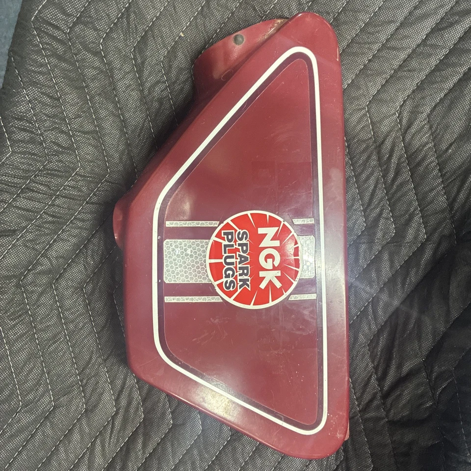 1976-1979 Yamaha XS750 XS 750 DOHC bateria traseira tampa lateral esquerda 1J7-21721-00-U8 - Imagem 1 de 4