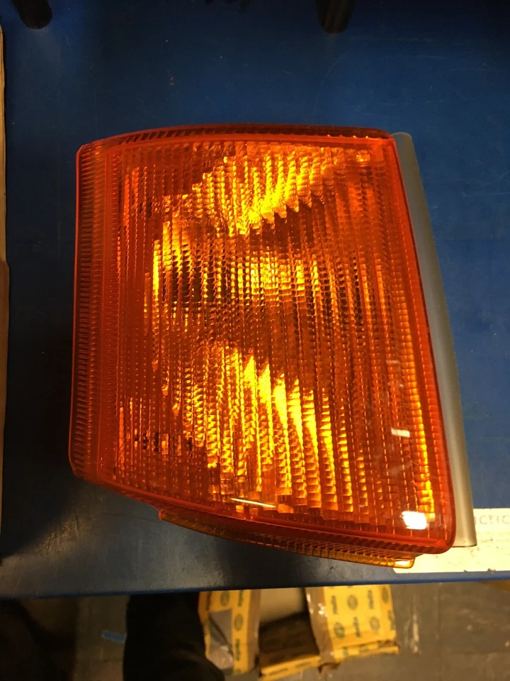 Ford Transit MKIV  86-91 Front Indicator Amber  RH NEW LPB123  OE 1063536 - Image 1 of 3