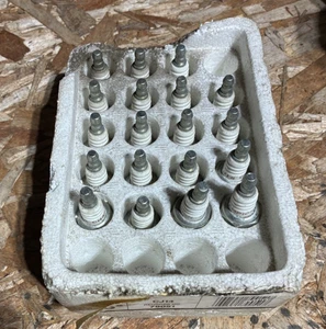 19 Champion CJ14 Spark Plugs - Picture 1 of 2