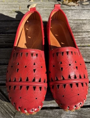Spring Step Women’s Fusaro Red Leather Loafers Size 39 US 8/8.5 Cut Out Details - Image 1 of 4