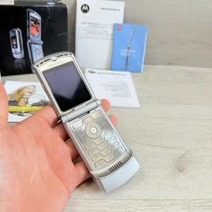 Motorola V3i RAZR Flip Mobile Phone T-mobile Retro Boxed Silver Needs Battery - Picture 1 of 16
