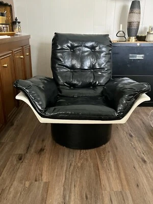 Vintage, Mid-Century Modern Decorian/Futorian, Molded Plastic Swivel Tulip Chair - Image 1 of 4