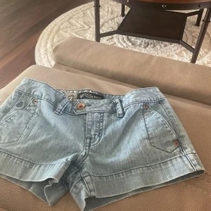 Volcom Brand  Heartbreak Jean Shorts Size 1 Style 59807 Cute Shorts! - Picture 1 of 11