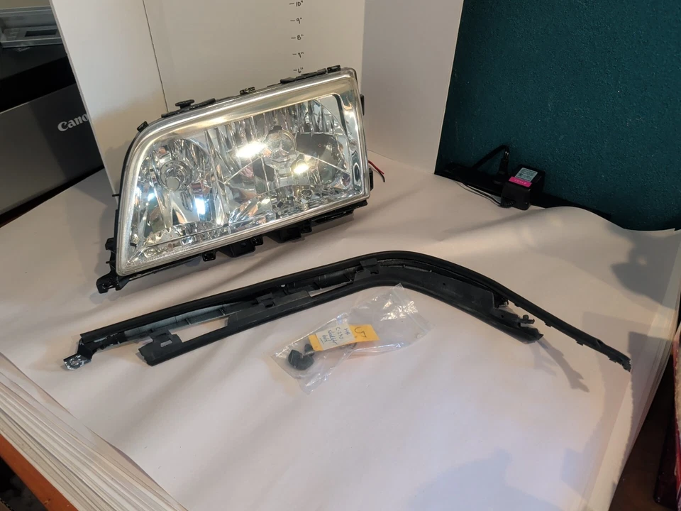 Conjunto de faros para conductor lado izquierdo Mercedes Benz C-230 1999 usados OEM  Foto 1 de 4