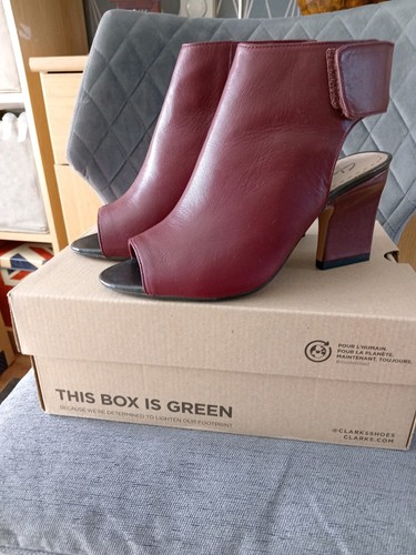 Clarks Somerset donna sandali taglia 4D. Pelle bordeaux ottimo look!
