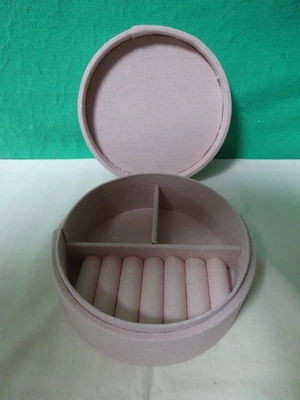 ROUND WEDDING RING / TRINKET  / JEWELLERY BOX PINK - image 1 of 4