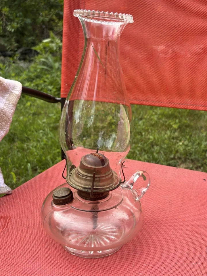 Lámpara de dedo vintage Patd 20 de septiembre 1870 quemador y chimenea Foto 1 de 1