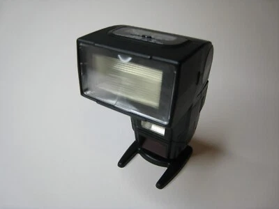 Quantaray QTB-9500A Hi-Power Twin Auto Flash Shoe Mount Flash - Image 1 of 4