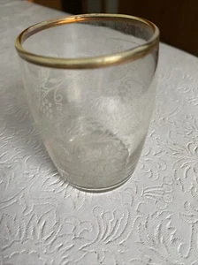 Vaso de jugo con hojas de uva grabadas y uvas - borde dorado - Imagen 1 de 4