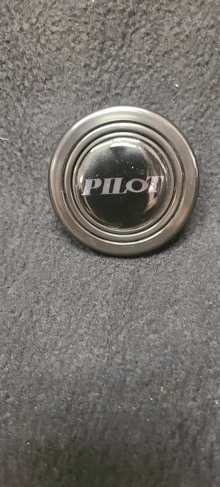 PILOTO UNIVERSAL NEGRO VOLANTE REPUESTO BOCINA BOTÓN 5898 GRANT SW-701 Foto 1 de 4