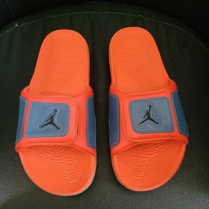 black jordan slippers