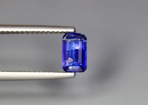 0.96 CTS_UNIQUE HI END LUSTER_100 % NATURAL UNHEATED BLUE KYANITE_NEPAL - Picture 1 of 3