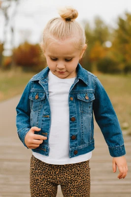 NUEVO CON ETIQUETAS Oshkosh Niños Niños Unisex 4/4A Frontal A Presión Denim Camionero Chaqueta Occidental Foto 1 de 4