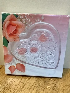 MIKASA Crystal 6 3/4" Sweetheart Bouquet Pink Roses Heart Plate W/Original Box - Picture 1 of 13