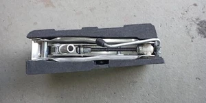 Audi A2 Gato Inserto Elevador Car Gato 8Z0011031A - Imagen 1 de 3