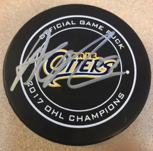 Alex DeBrincat Autogramm Puck Chicago Blackhawks SELTEN 2017 OHL Champs BECKETT - Bild 1 von 2