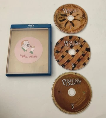 Pushing Daisies - The Complete First Season (Blu-ray Disc, 2008, 3-Disc Set) - Image 1 of 4