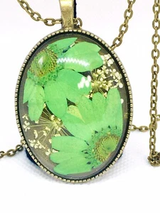 Handgefertigte Boho Blumen Halskette, natürliche echte Trockenblumen Anhänger Halskette grün - Bild 1 von 9