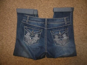 Nine West Date Night Fit 8 Blue Denim Crop Capri Jeans Rhinestone Button Pockets - Picture 1 of 3
