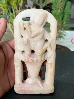 Antigua estatuilla de ídolo religioso hindú tallada a mano de piedra de los años 18 del ídolo Krishna Foto 1 de 4