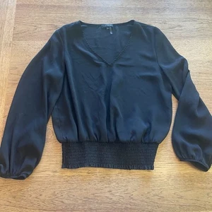 1. State Black MEDIUM Long Sleeve V Neck Blouse Cinched Waist NWOT 522 - Picture 1 of 2