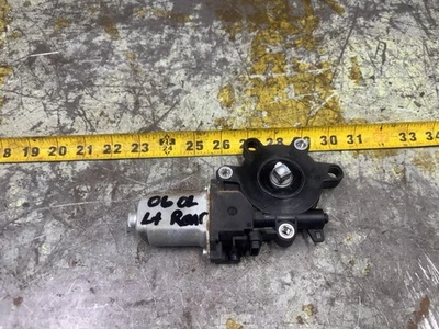 05-06 OUTLANDER Left Drivers Side Rear Door Window Motor - Image 1 of 4