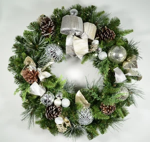 Costco 32 Inch Pre-Lit LED Christmas Holiday Seasonal Wreath Indoor - Picture 1 of 7
