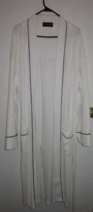 Roundtree & York One Size White Robe - Picture 1 of 5