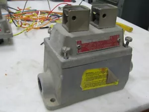 💥APPLETON SINGLE GANG DEVICE EDSC271 WITH START AND STOP BUTTONS EDKB-U2 - Picture 1 of 5