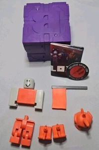 Roblox Celebrity Serie 11 Bandera Roja Andrajosa Código Virtual Bandera Guerras: Rojo - Imagen 1 de 1