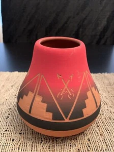 NEW Mexican Red Clay Pottery Black and Red Aztec Design Low Vase - Picture 1 of 5