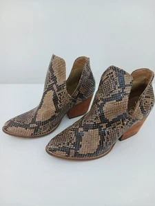 Matisse Women Boot 9 Bootie Pull On Snakeskin Low Stacked Heel Ankle - Picture 1 of 8