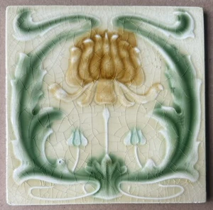 ENGLAND - ANTIQUE ART NOUVEAU MAJOLICA TILE c1900 - Picture 1 of 3