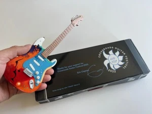 Mini guitarra ERIC CLAPTON'S CROSSROADS 2023 GUITAR FESTIVAL BY CRASH - Imagen 1 de 6