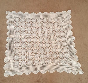 Doily crochet white tablecloth centre piece square vintage - Picture 1 of 9