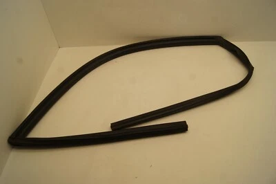 2006 SAAB 9-5 ПРАВАЯ СТОРОНА ПАССАЖИРА ПЕРЕДНЯЯ ДВЕРЬ СТЕКЛО РЕЗИНОВОЕ УПЛОТНЕНИЕ - Изображение 1 из 4