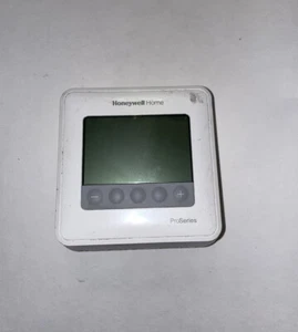 Honeywell Home T4 Pro Series Programmable Thermostat - TH4110U2005 - Picture 1 of 3