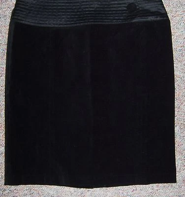 Falda de terciopelo BEHNAX SARAFPOUR negra 19" hasta la rodilla abertura trasera talla 3 nueva sin etiquetas Foto 1 de 4