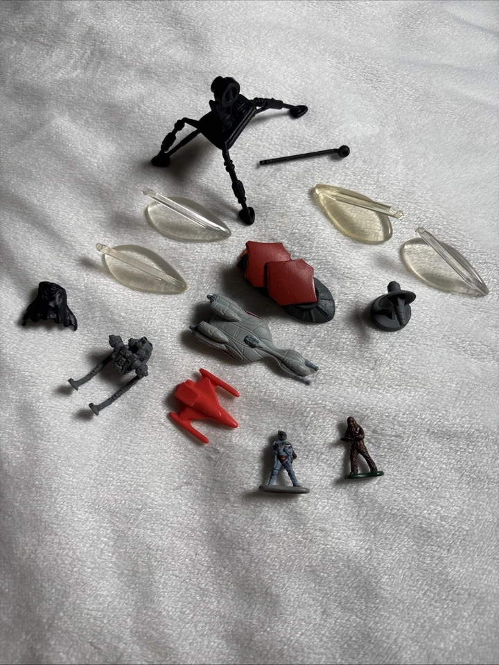 Micro Machines Lot Of Mixed Star Wars Figures, And Other Pieces , C1 - Image 1 of 4