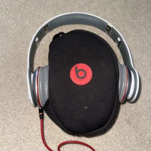 Beats by Dr. Dre Solo HD klappbare kabelgebundene Kopfhörer - Weiß mit Kabel + Hülle. - Bild 1 von 9