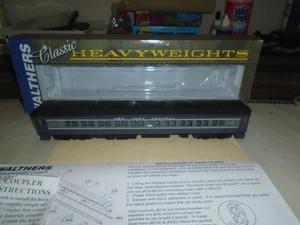 WALTHERS #932-10107 HEACYWEIGHT PAIRED WINDOW COACH - NYC (DECALS TO #) HO - Picture 1 of 8
