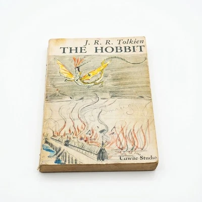 J R R Tolkien The Hobbit Paperback Vintage Illustrated Cover Pencil Scribbles Foto 1 de 4
