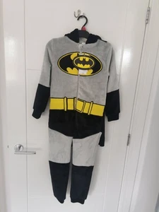 Age 6-7 DC TM Batman Fleece One Piece / Nightwear / Sleepsuit / PJs with Cape - Picture 1 of 4