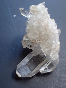 Piccoli grappoli cristalli di quarzo-(4) raccolti in Arkansas, USA - Foto 1 di 15
