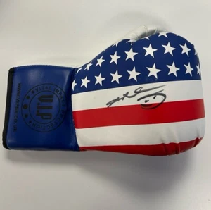 Sugar Ray Leonard Signed VIP Boxing Glove - Picture 1 of 1
